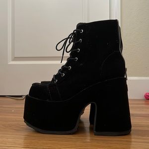 Demonia Velvet Camel-203s